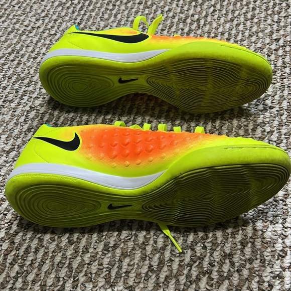 Nike Indoor Soccer Shoes - Picture 4 of 5
